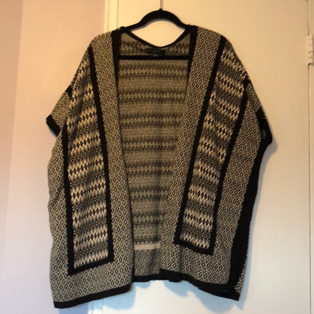 Atmosphere Sweater w/ cool pattern